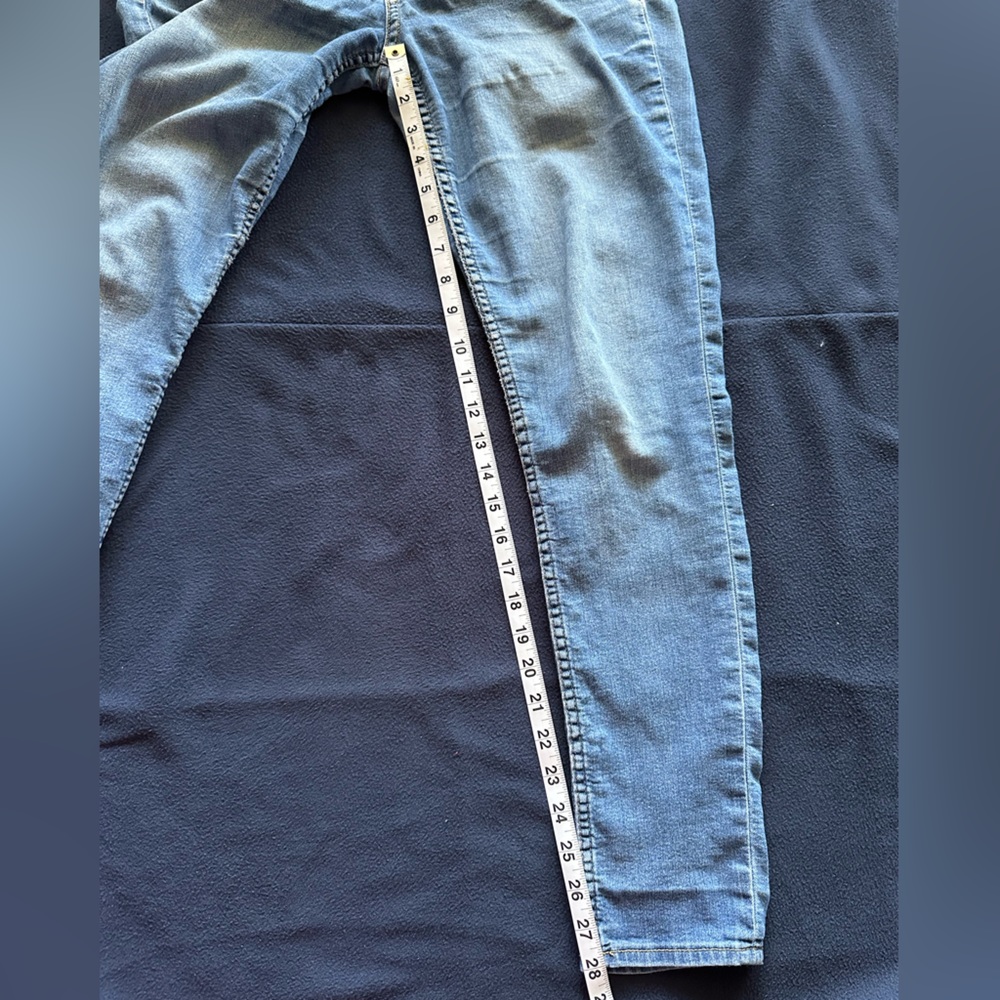 8 - H&M Divided Jeans - Picture 5 of 8